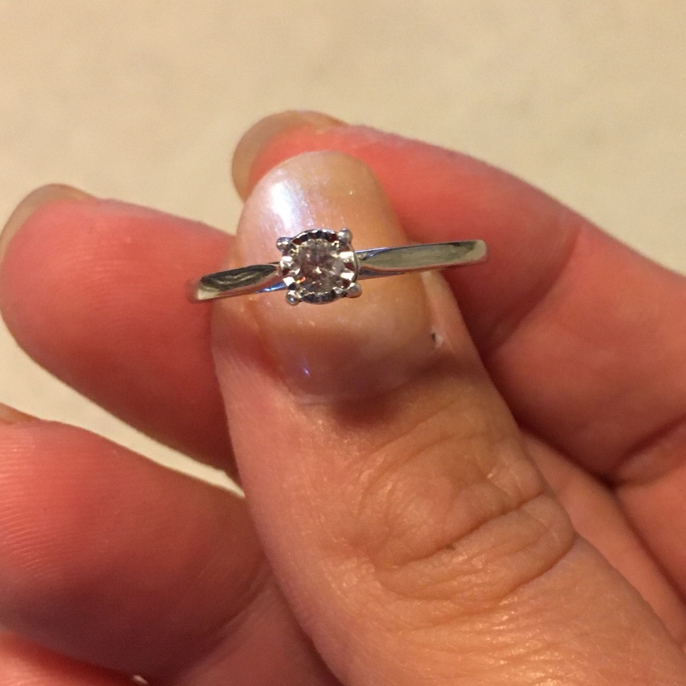 Petite 925 genuine diamond engagement ring! 😍